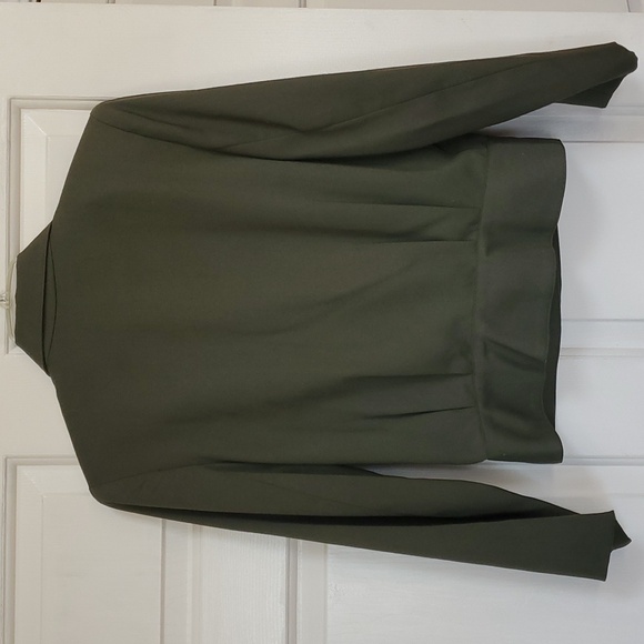 Short Blazer size 6. - Picture 4 of 6